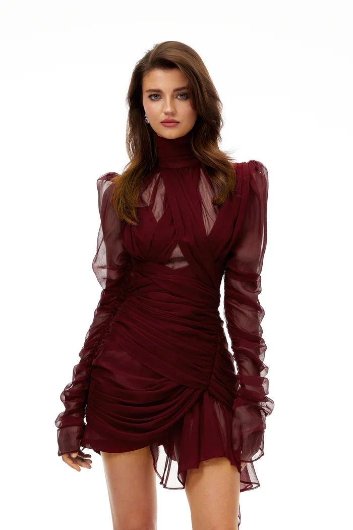 Talía – Vestido mini fruncido asimétrico burdeos