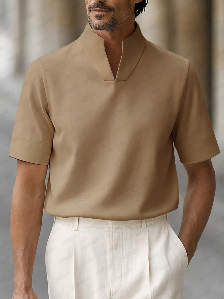 Top minimalista de manga corta con cuello alto