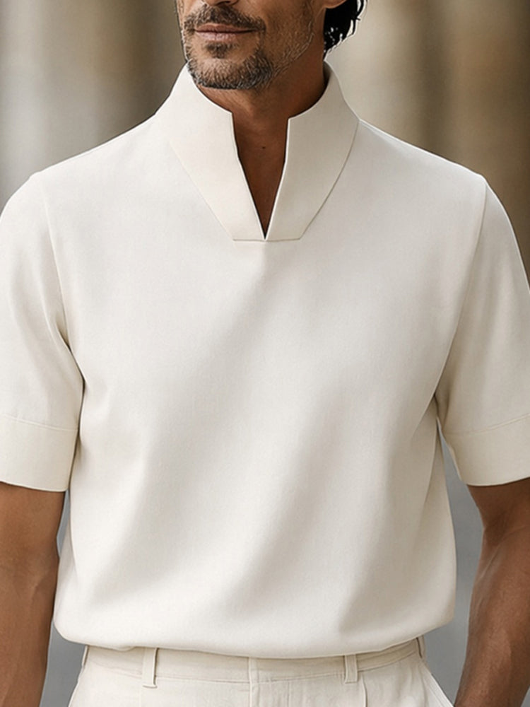 Top minimalista de manga corta con cuello alto